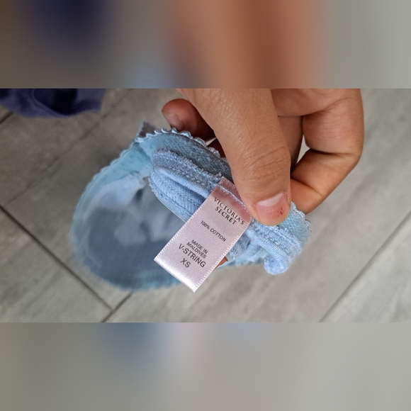 Victoria secret v-string - Picture 2 of 3